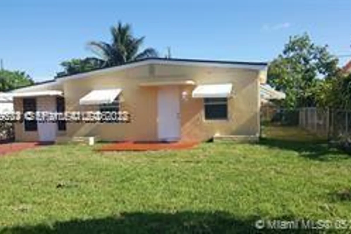 House in North Miami Beach: photo 1 of 9