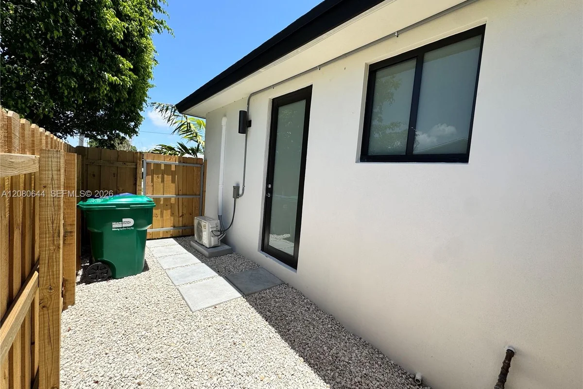 11088 SW 219 St #2, Miami: photo 1 of 6
