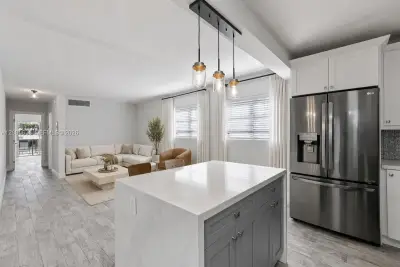 1340 Lincoln Rd #208, Miami Beach: photo 1 of 16