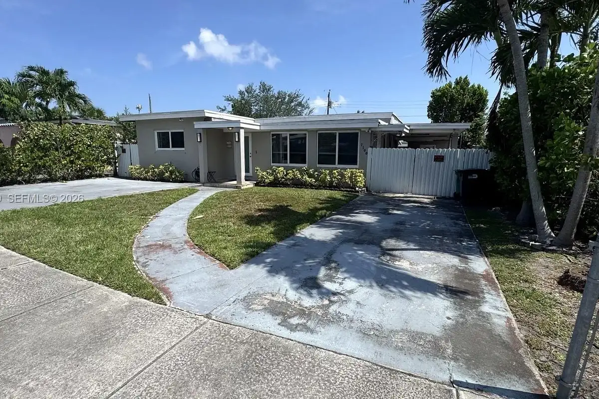 7160 SW 12th St, Miami: photo 1 of 6
