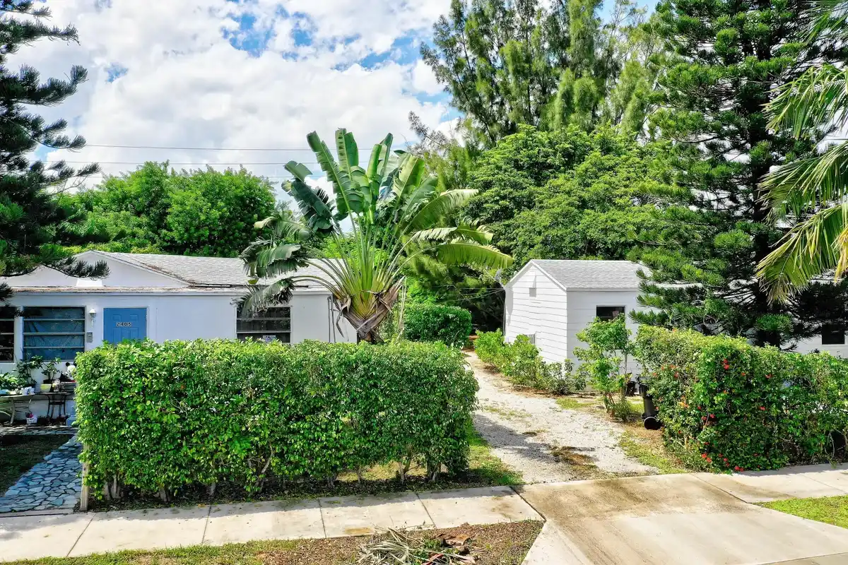 2405-2407 N East Coast St, Lake Worth Beach: photo 1 of 34