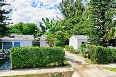 2405-2407 N East Coast St, Lake Worth Beach: photo 1 of 34