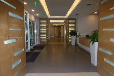 1900 N Bayshore Dr #2905, Miami: photo 1 of 8