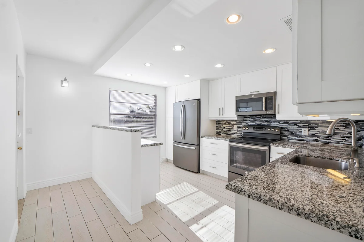 4072 Guildford D, Boca Raton: photo 1 of 36
