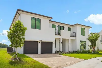 8540 NW 160th Ter #1, Miami Lakes: photo 1 of 27