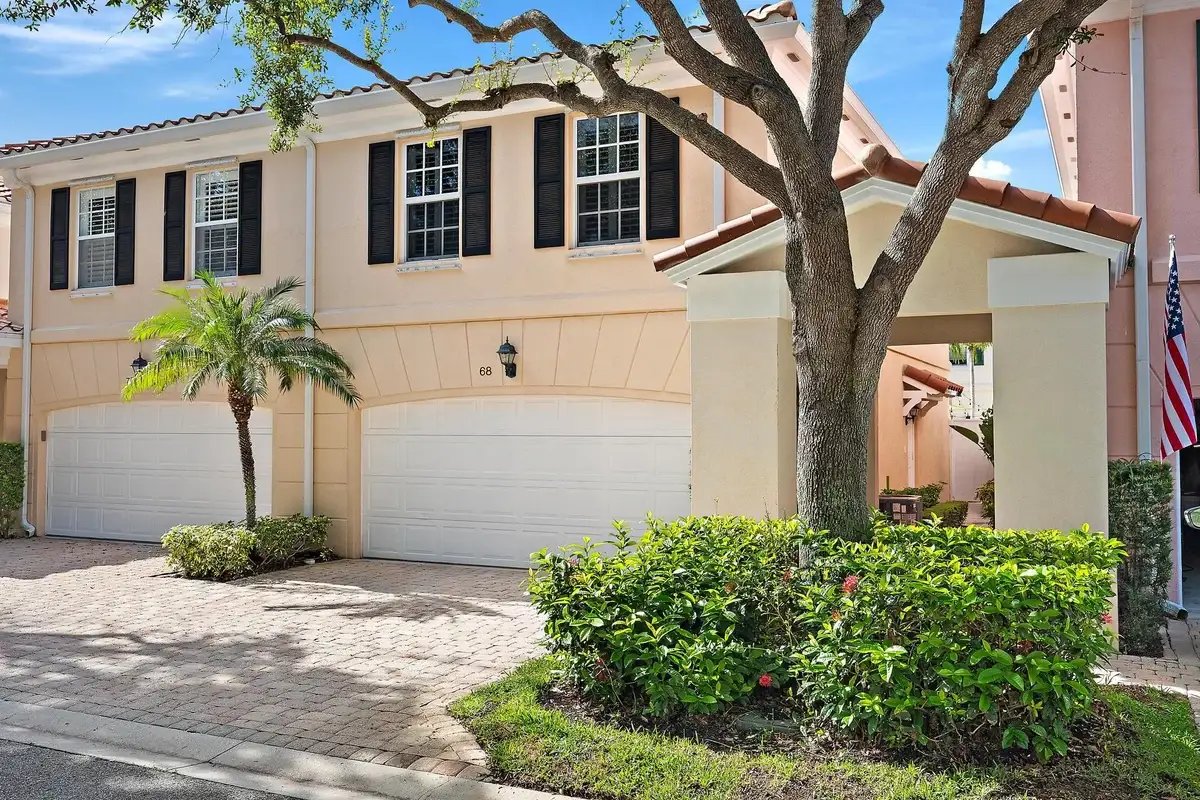 68 Live Oak Cir, Tequesta: photo 1 of 31