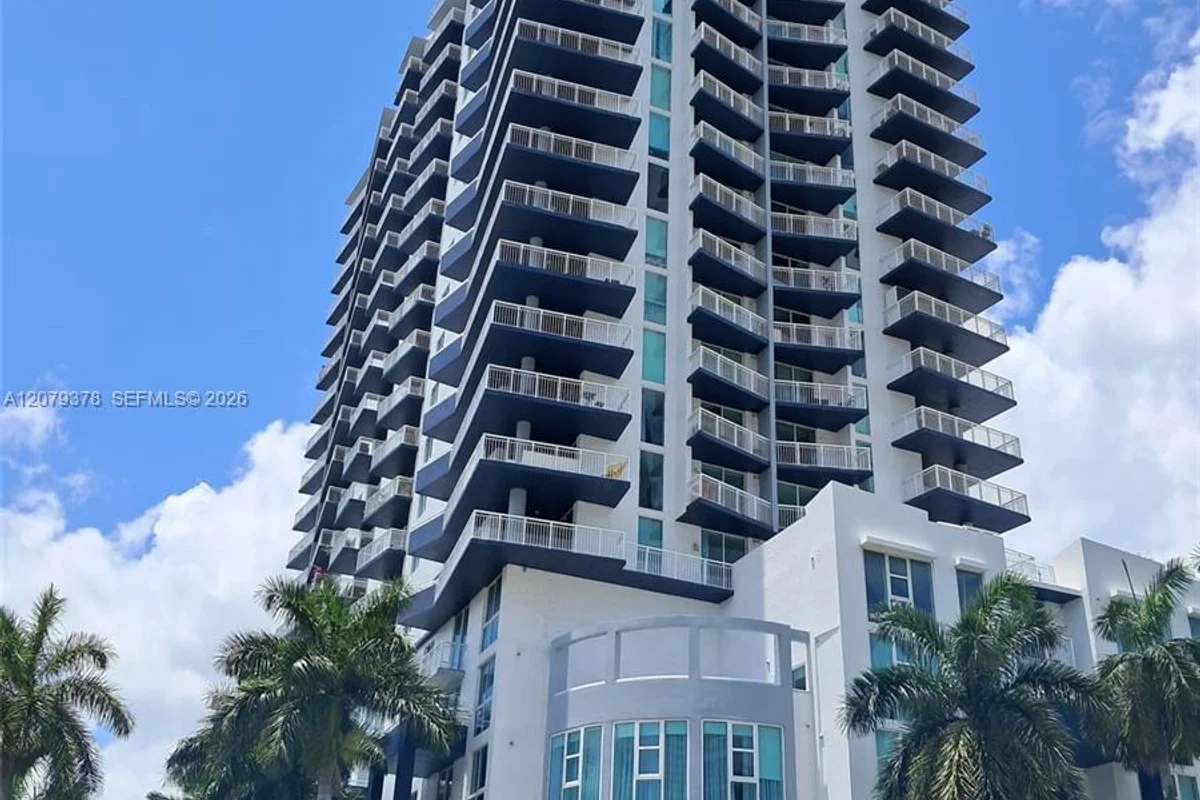 275 NE 18th St #1704, Miami: photo 1 of 25