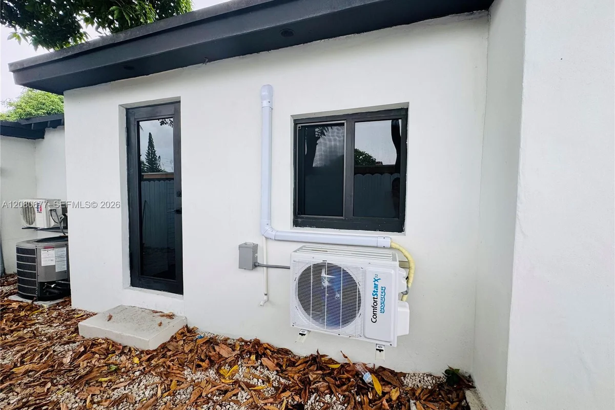 7943 NW 6th Ave #3, Miami: photo 1 of 9
