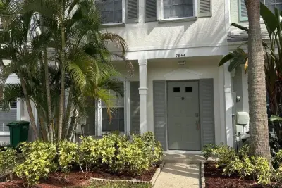 7844 Dixie Beach Cir, Tamarac: photo 1 of 28