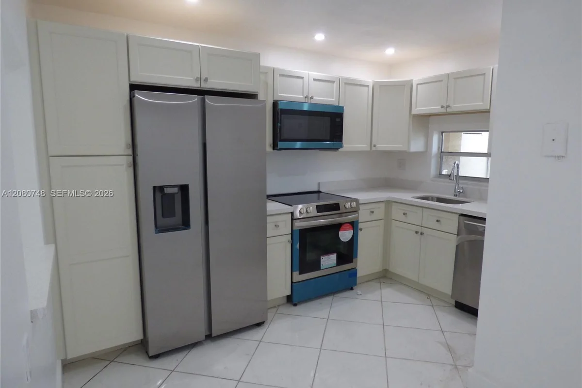 361 S Hollybrook Dr #302, Pembroke Pines: photo 1 of 9