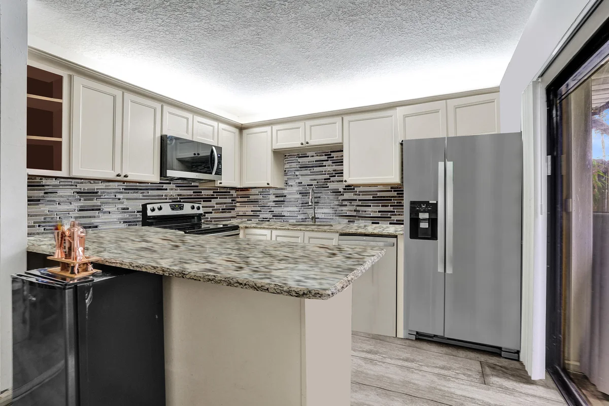 9993 NW 7th St, Plantation: photo 1 of 29