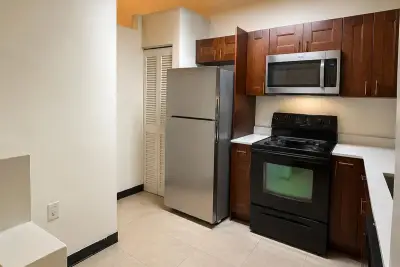 21202 Glenmoor Dr, West Palm Beach: photo 1 of 14
