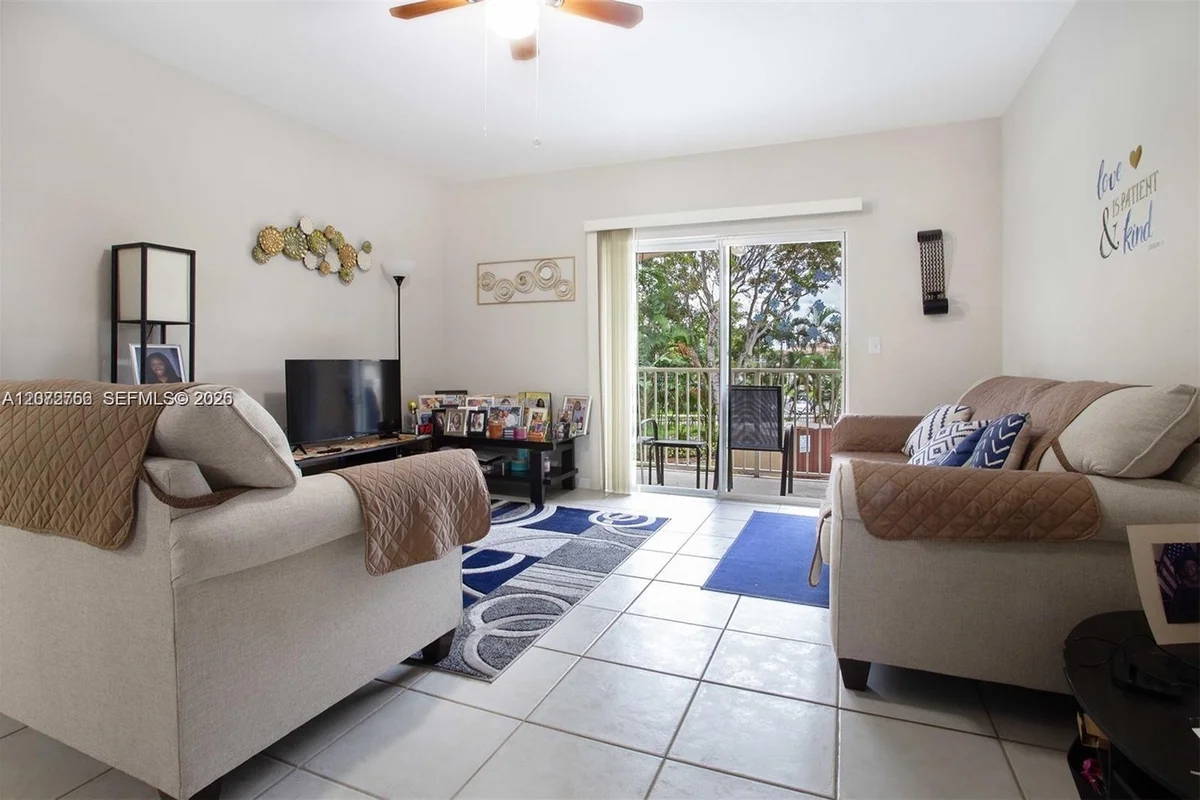 911 Hillcrest Ct #7, Hollywood: photo 1 of 20