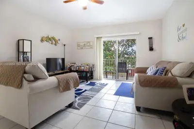 911 Hillcrest Ct #7, Hollywood: photo 1 of 20