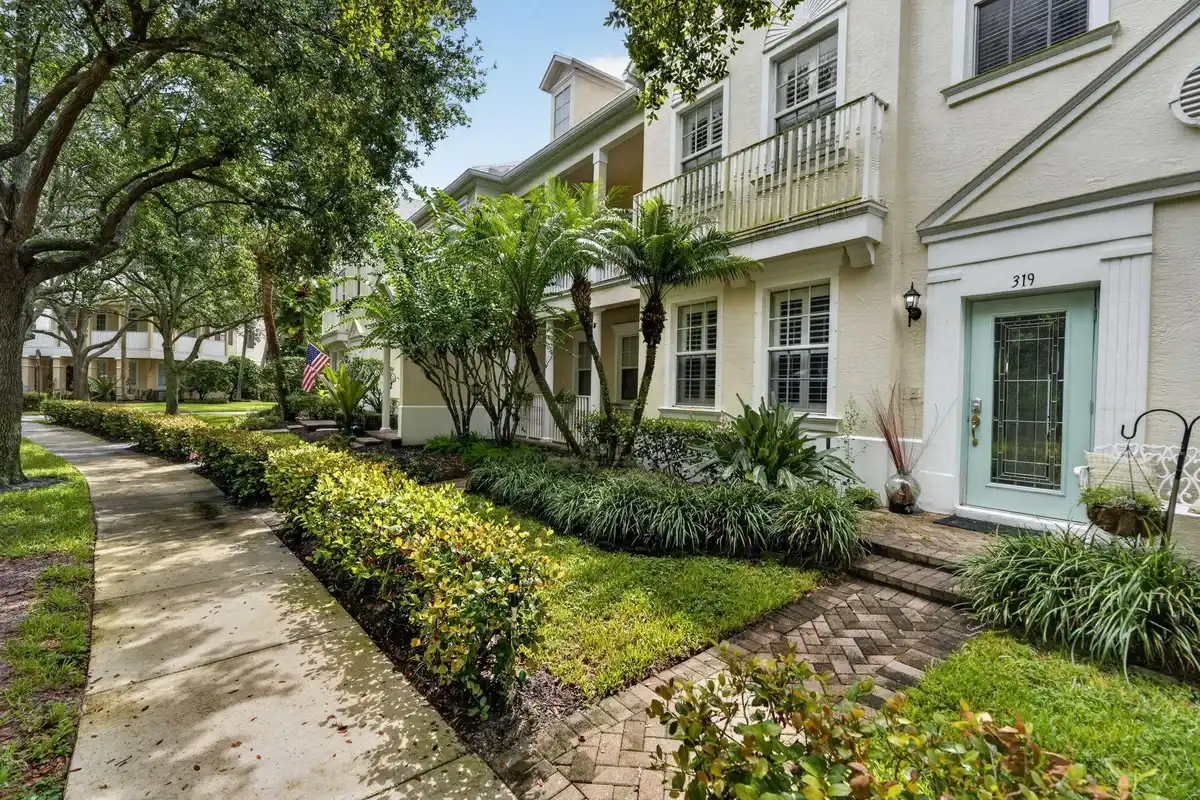 319 E Bay Cedar Cir, Jupiter: photo 1 of 38