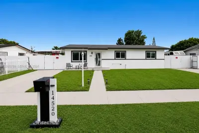 14520 SW 293rd St, Homestead: photo 1 of 37