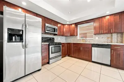 200 NE 12th Ave #1D, Hallandale Beach: photo 1 of 22