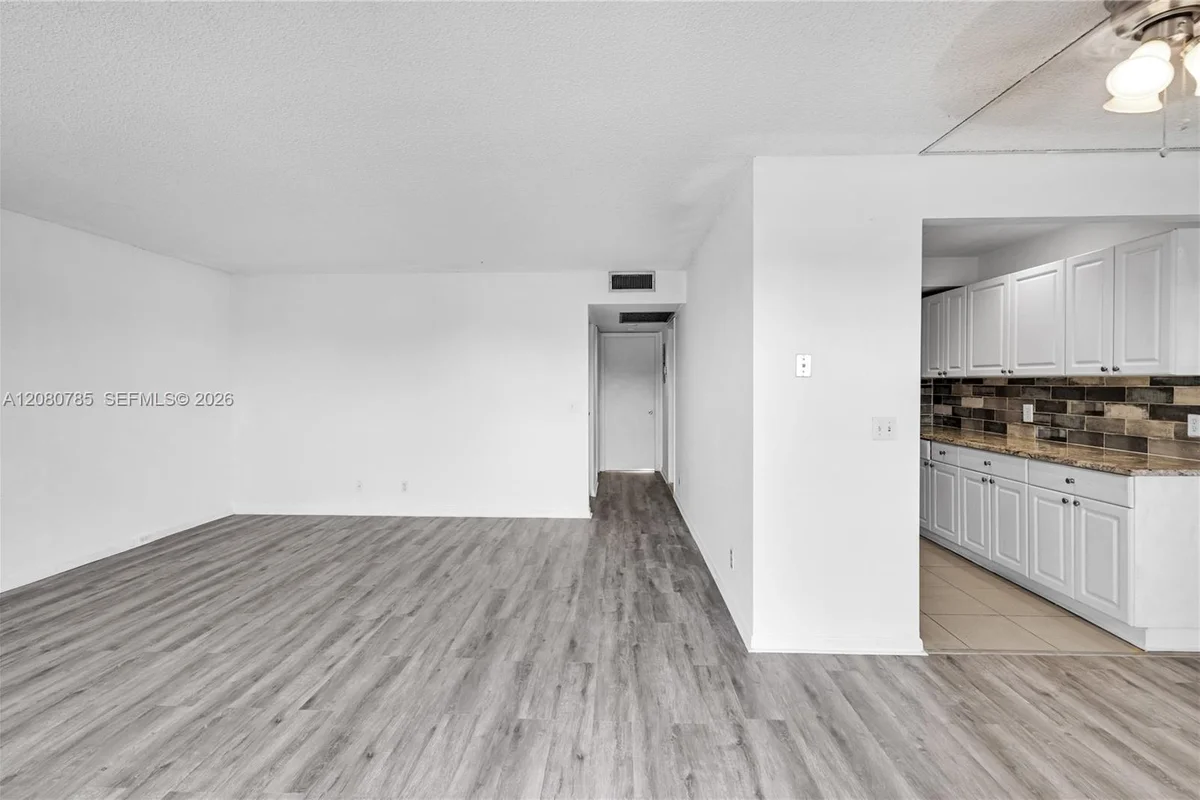 300 SW 134th Way #413E, Pembroke Pines: photo 1 of 31