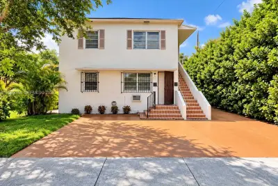 3790 SW 27th St, Miami: photo 1 of 14