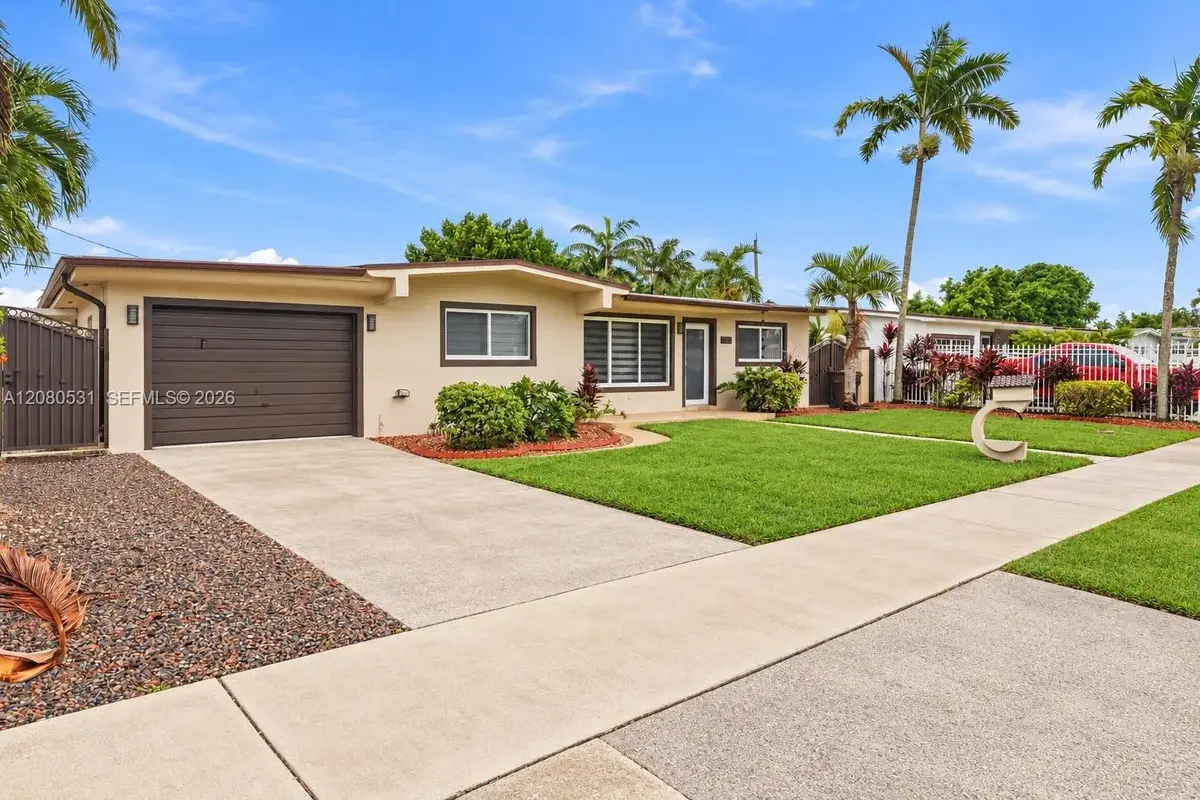 5505 W 14th Ln, Hialeah: photo 1 of 26