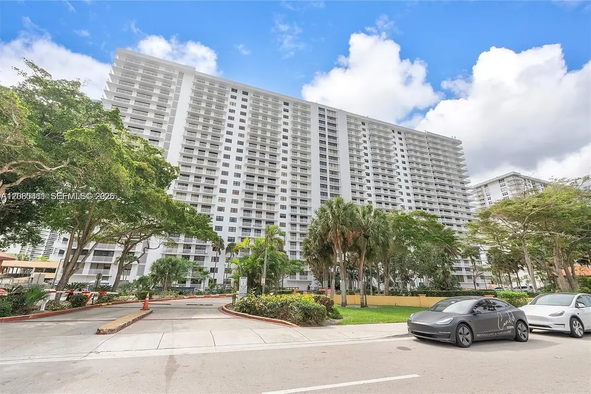210 174th St #1201, Sunny Isles Beach: photo 1 of 36
