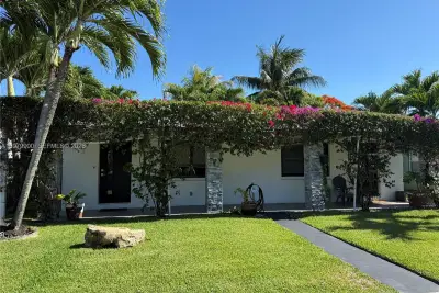 612 W Drew St, Lantana: photo 1 of 18