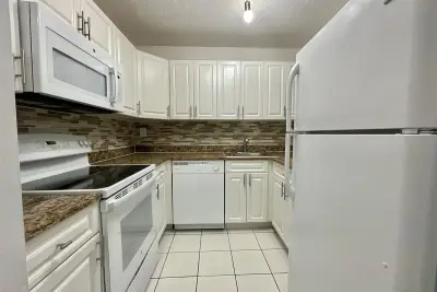 9517 Fontainebleau Blvd #501-411, Miami: photo 1 of 18