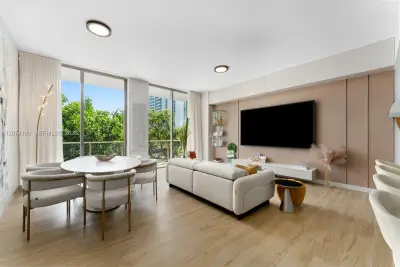 2678 Tigertail Ave #302, Miami: photo 1 of 33