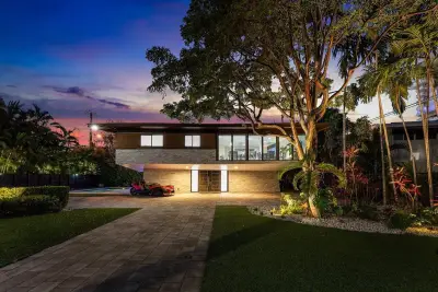 2601 NE 8th St, Fort Lauderdale: photo 1 of 64