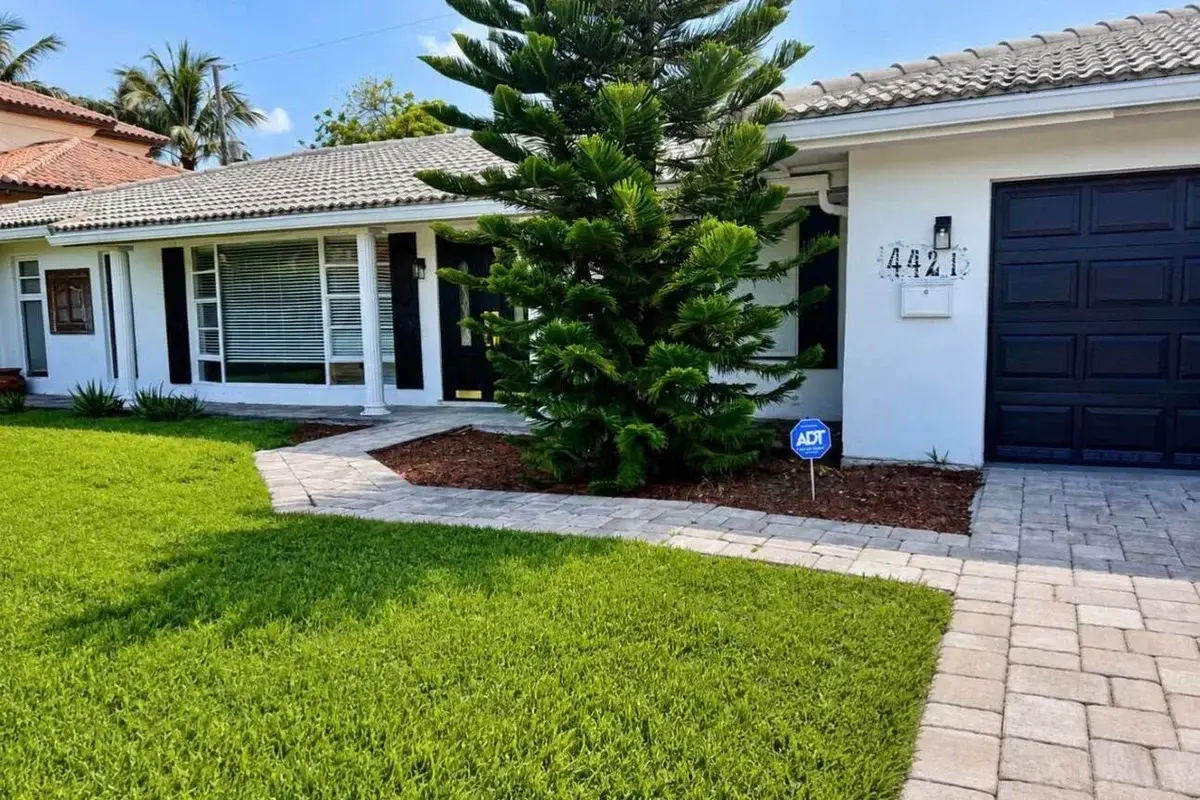4421 NE 23rd Ave, Lighthouse Point: photo 1 of 12