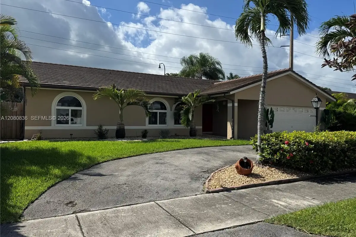 14700 SW 151st Ter, Miami: photo 1 of 18
