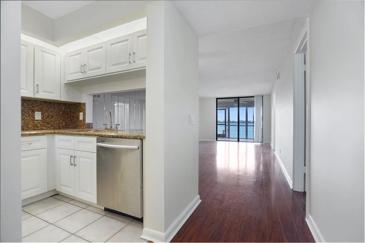 109 Lake Emerald Dr #110, Oakland Park: photo 1 of 39