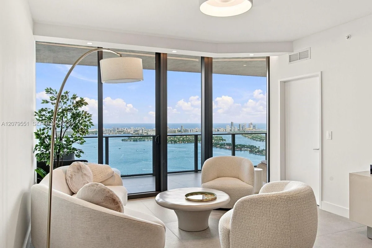 700 NE 24th St #5605, Miami: photo 1 of 43