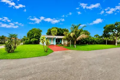 4940 SW 25th Ave, Dania Beach: photo 1 of 14