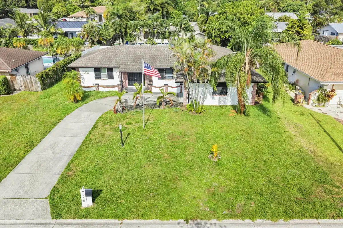 245 Sandpiper Ave, Royal Palm Beach: photo 1 of 26