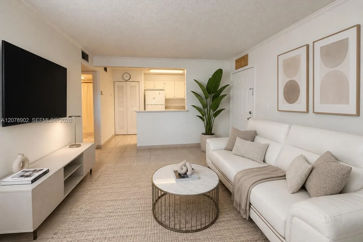 351 Palm Way #104, Pembroke Pines: photo 1 of 15