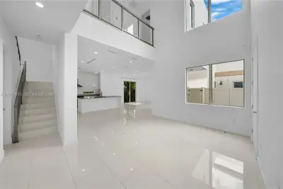 3253 Mcdonald St, Miami: photo 1 of 50