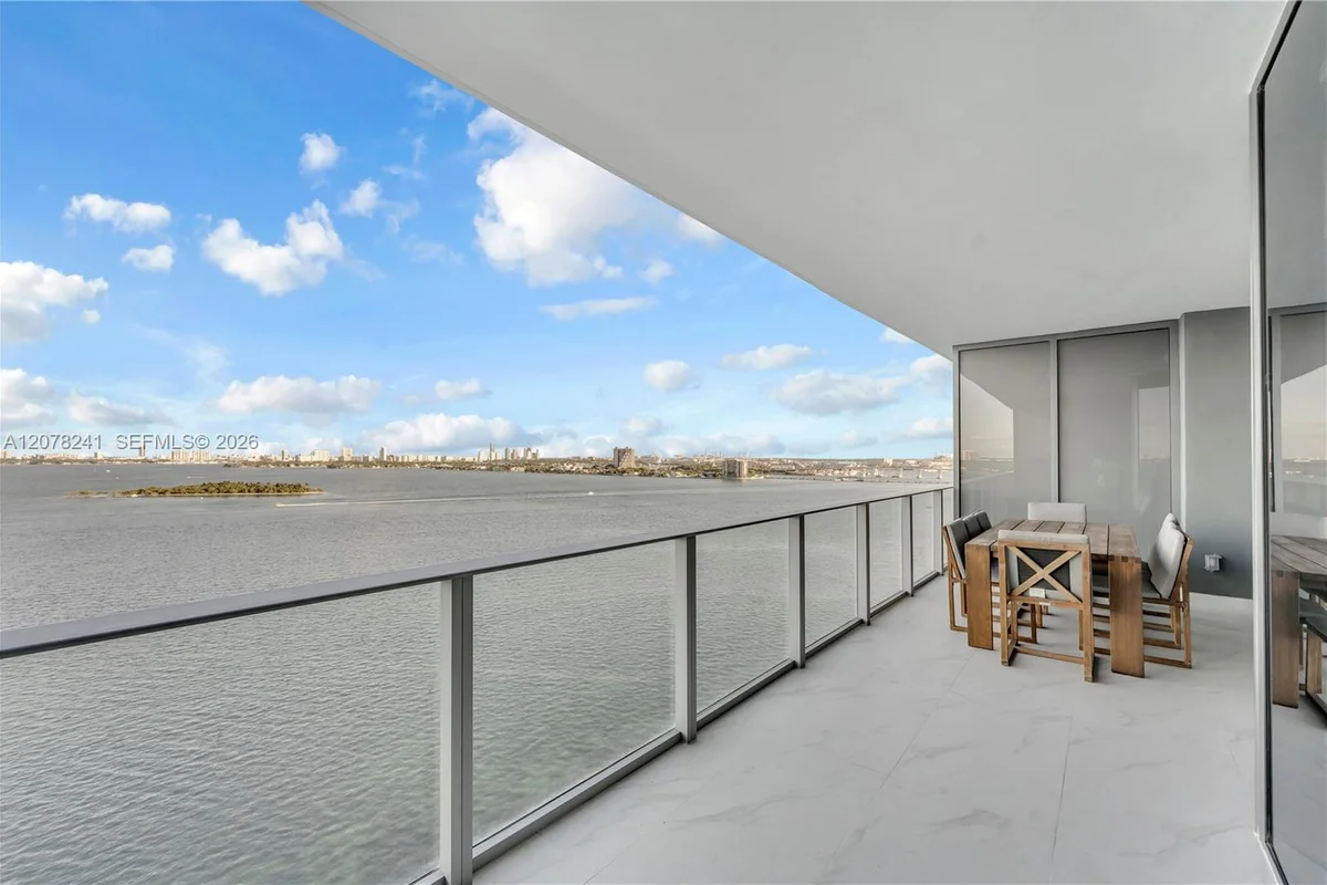 700 NE 24th St #1405, Miami: photo 1 of 43