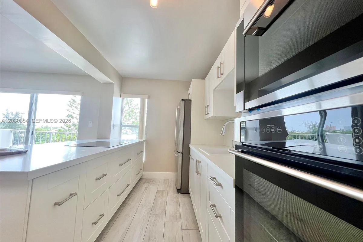 1300 Alton Rd #6C, Miami Beach: photo 1 of 9