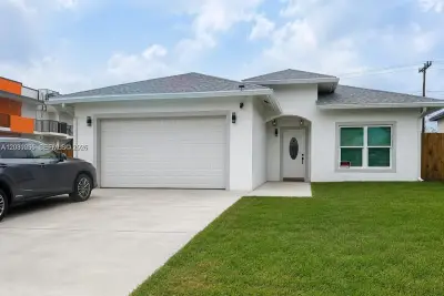 907 21st St, West Palm Beach: photo 1 of 22