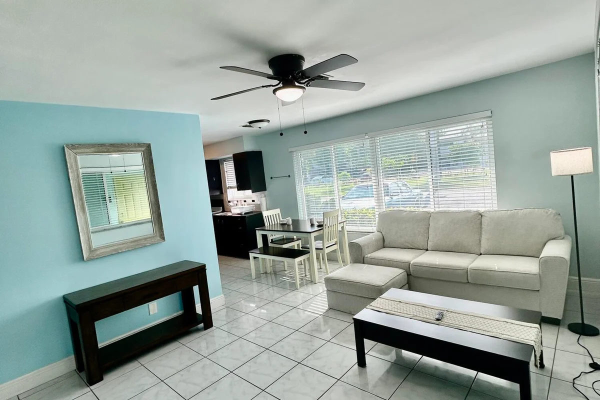 4421 Poinciana St #1, Lauderdale-by-the-Sea: photo 1 of 19