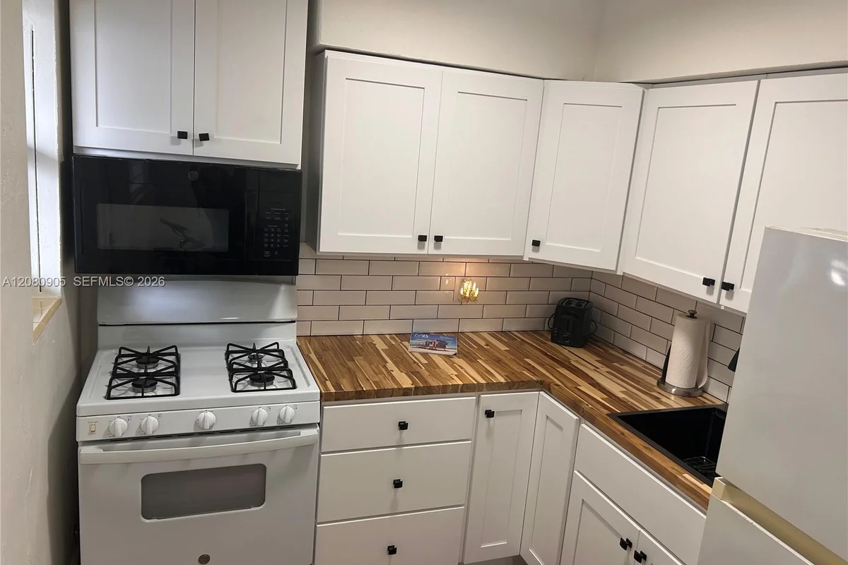 350 75th St #109, Miami Beach: photo 1 of 17