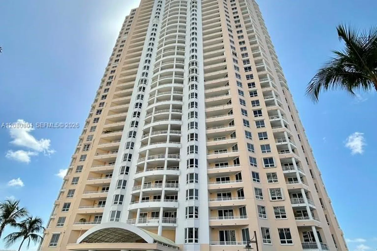 808 Brickell Key Dr #404, Miami: photo 1 of 21