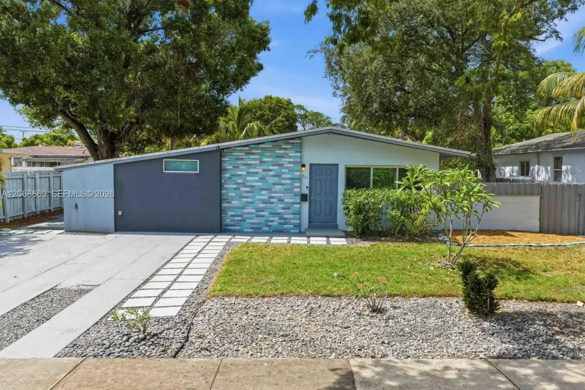 331 Delaware Ave, Fort Lauderdale: photo 1 of 16