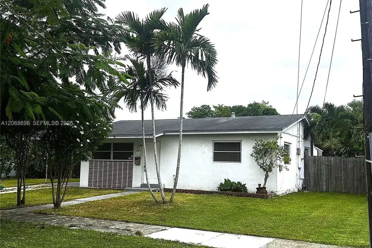11935 SW 37th St, Miami: photo 1 of 15