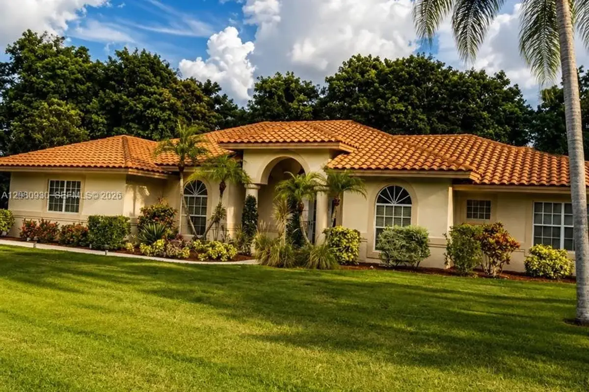 1100 NW 114th Ave, Plantation: photo 1 of 26