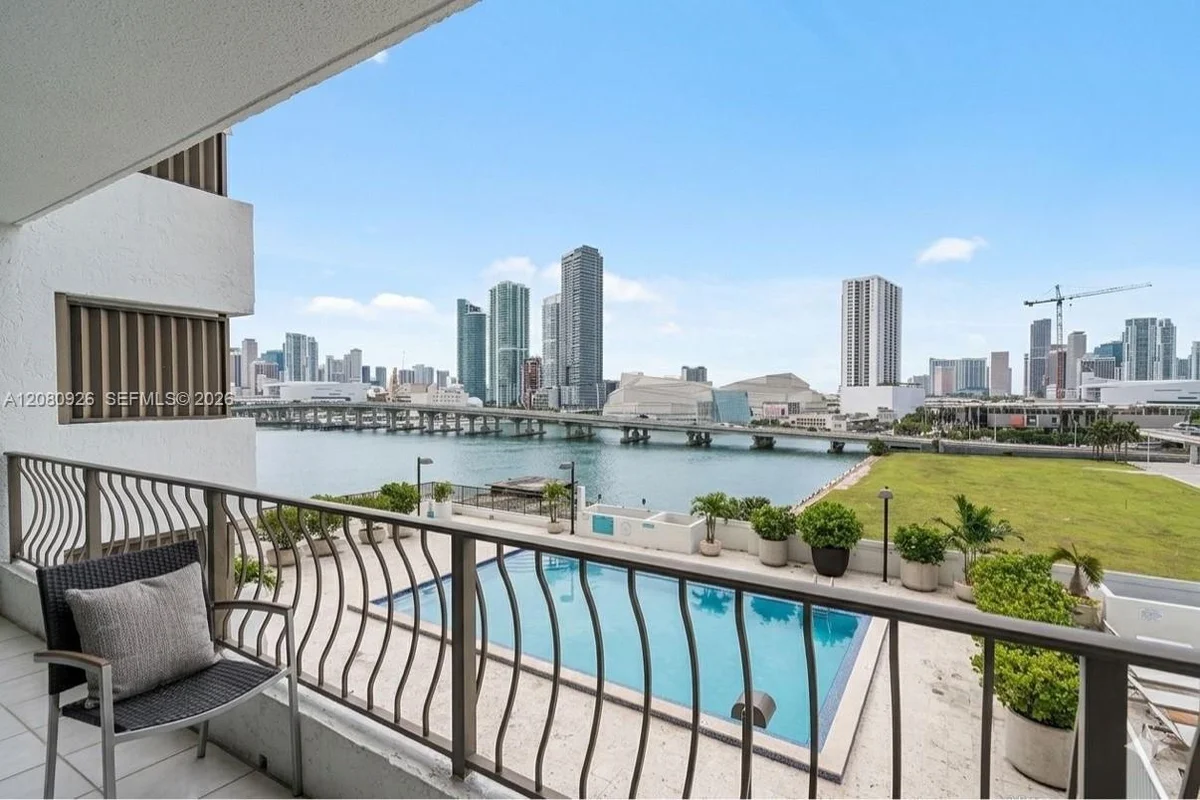 555 NE 15th St #11J, Miami: photo 1 of 13