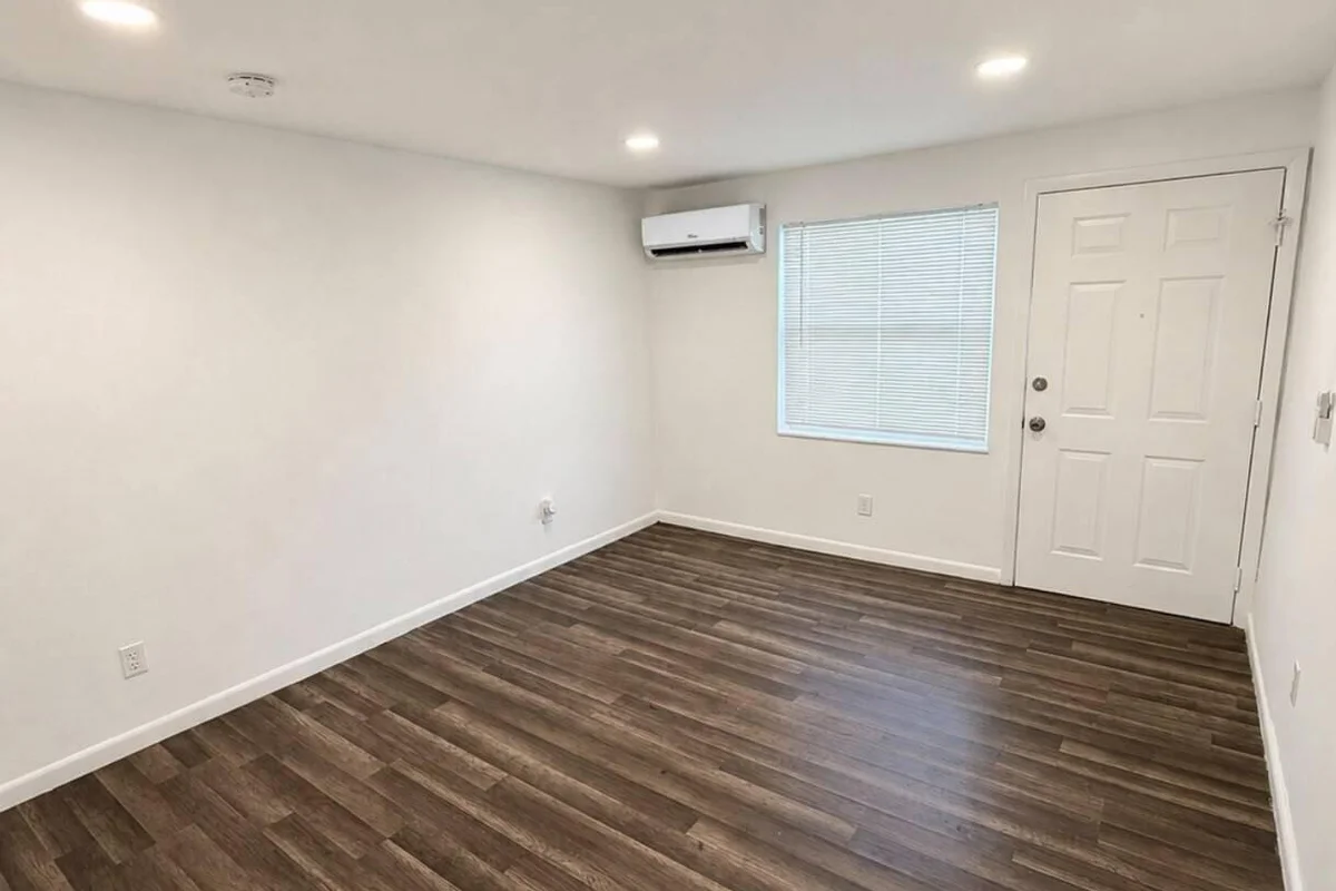 1725 NE 148th St #2, Miami: photo 1 of 11