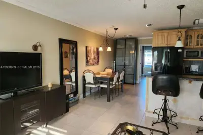 15600 NE 6th Ave #27D, Miami: photo 1 of 12
