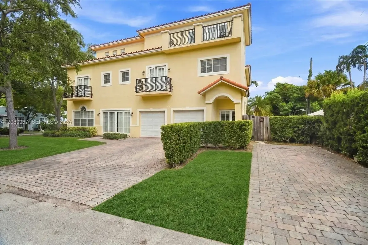 913 SW 8th St #2, Fort Lauderdale: photo 1 of 44
